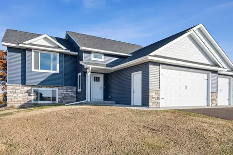 1823 Otter Way, New Richmond, WI 54017