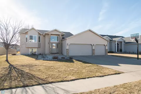 3567 Pierce St S, Fargo, ND 58104