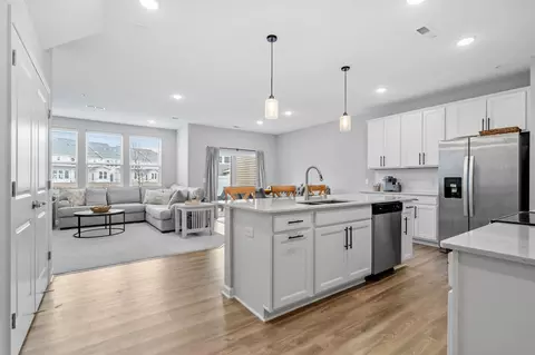9698 4th Street Ln N, Lake Elmo, MN 55042