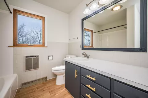 Bath - 1043 65th St, Ceylon, MN 56121 photo 1 of 2