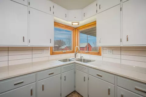 Kitchen - 1043 65th St, Ceylon, MN 56121 photo 3 of 4
