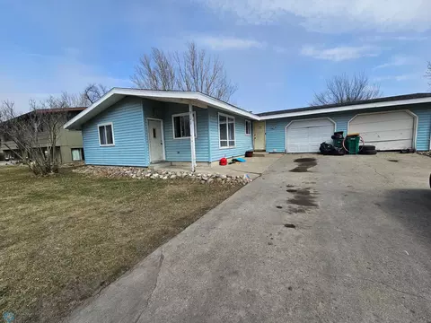 912 Western Rd, Wahpeton, ND 58075