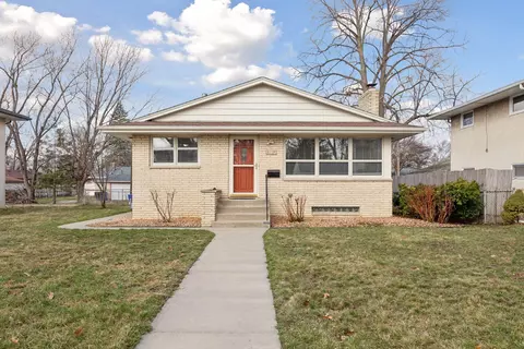 1637 Etna St, Saint Paul, MN 55106