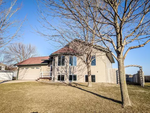 2305 24th St SW, Willmar, MN 56201 photo 2