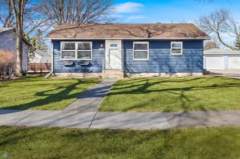 1417 19th St S, Fargo, ND 58103