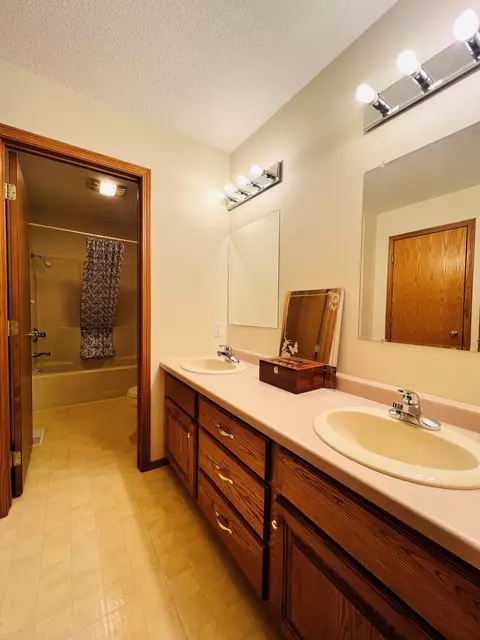 Bath - 11 Riverview Dr, Morris, MN 56267 photo 5 of 8