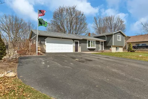 805 13th St N, Sauk Rapids, MN 56379