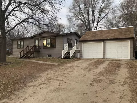 6226 193rd Ave NE, New London, MN 56273