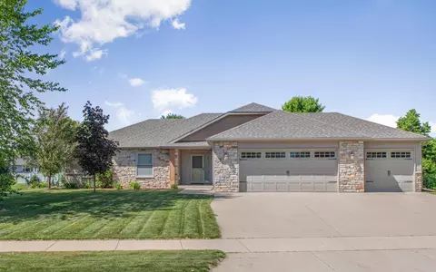 1336 Mulberry Rd, Saint Cloud, MN 56303