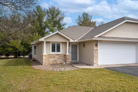 1125 Spruce Ct, New Richmond, WI 54017