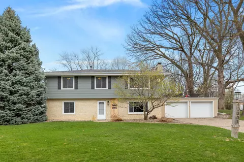13301 York Ave S, Burnsville, MN 55337