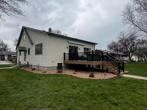 372 Locust St, Dawson, MN 56232