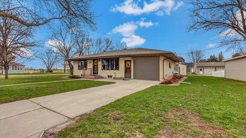 214 2nd Ave NE, Freeport, MN 56331
