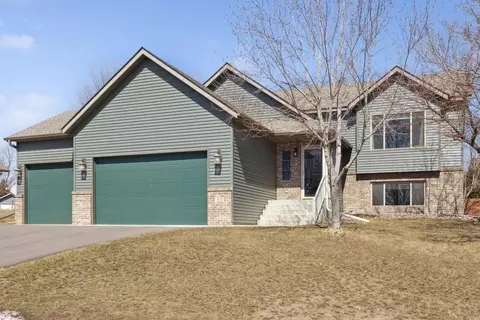 515 15th St N, Sauk Rapids, MN 56379