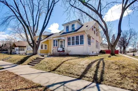 882 Cottage Ave E, Saint Paul, MN 55106