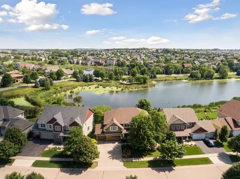 10590 Watersedge Ln, Woodbury, MN 55129