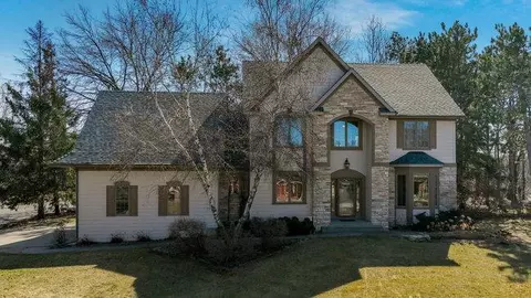 9291 Pinehurst Rd, Woodbury, MN 55125
