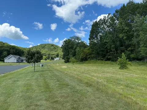 2708 Oakhurst Dr, Lake City, MN 55041