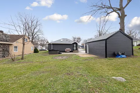 Exterior - 834 2nd St SW, Faribault, MN 55021 photo 9 of 10