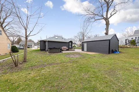 Exterior - 834 2nd St SW, Faribault, MN 55021 photo 8 of 10