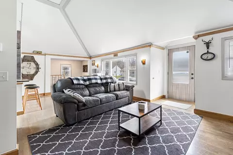 Living - 834 2nd St SW, Faribault, MN 55021 photo 3 of 4