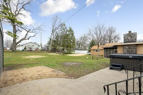 Exterior - 834 2nd St SW, Faribault, MN 55021 photo 6 of 10