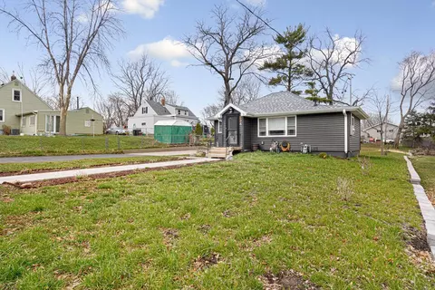 Exterior - 834 2nd St SW, Faribault, MN 55021 photo 4 of 10