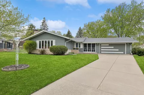 2959 Manson St, Roseville, MN 55113