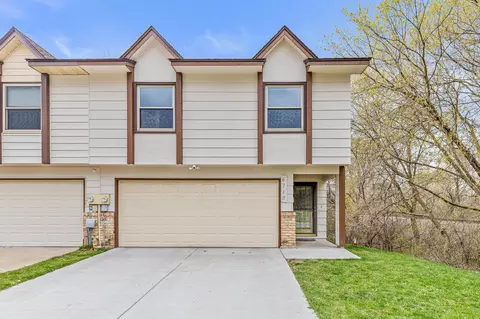 6718 Hallmark Dr, Eden Prairie, MN 55346