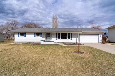 404 Golf Ter, Crookston, MN 56716
