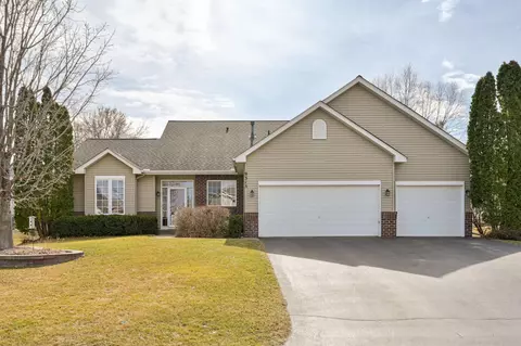 9315 Creek Ridge Ln, Savage, MN 55378