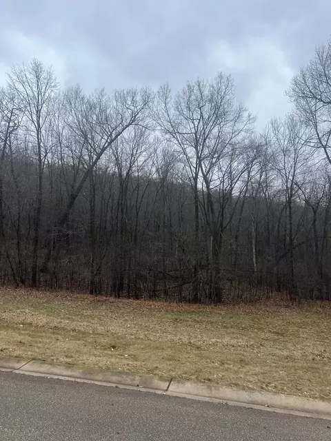 2768 Oakhurst Trl, Lake City, MN 55041