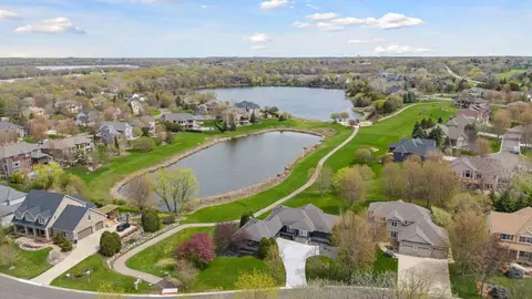 8285 Kelzer Pond Dr, Victoria, MN 55386