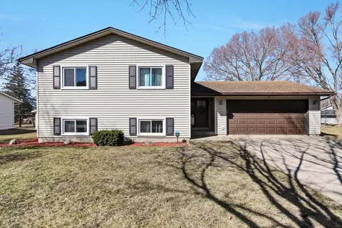 834 Merrill St SW, Hutchinson, MN 55350