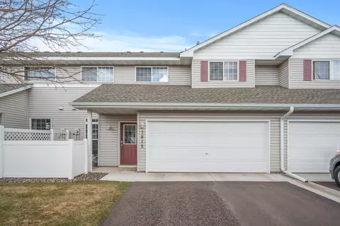 1812 Bridgewater Blvd S, Cambridge, MN 55008
