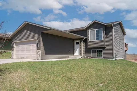 3927 Orchardview Ln NW, Rochester, MN 55901