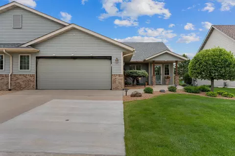 2445 Mossy Creek Dr NE, Owatonna, MN 55060