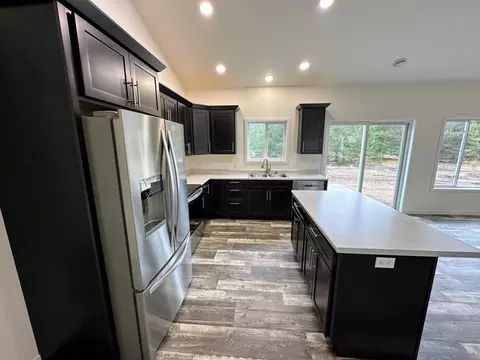 Kitchen - 907 8th Ave NW, Perham, MN 56573 photo 4 of 5