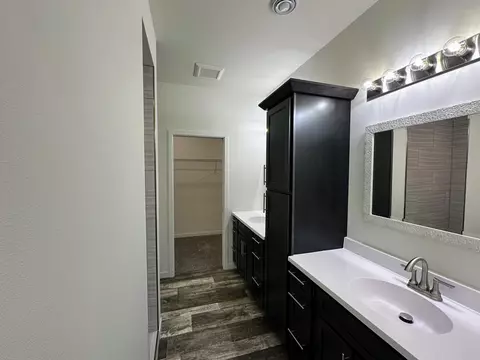 Bath - 907 8th Ave NW, Perham, MN 56573 photo 1 of 3