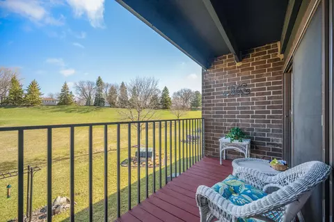 5120 W 102nd St #207, Bloomington, MN 55437
