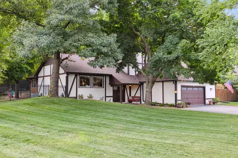 8011 Tierneys Woods Rd, Bloomington, MN 55438