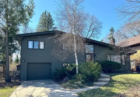 28 Fareway Dr, Northfield, MN 55057