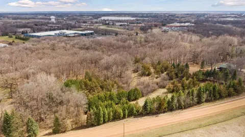 135 W 82nd St, Chaska, MN 55318