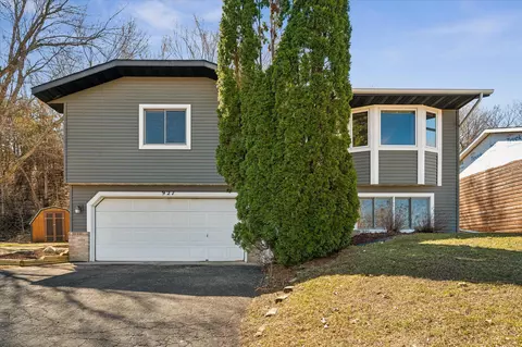 927 W State St, Belle Plaine, MN 56011