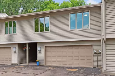 6352 Red Fox Ln, Edina, MN 55436