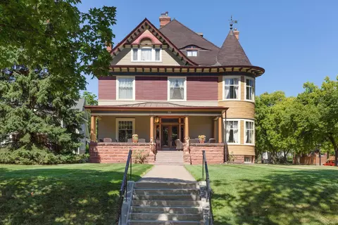 985 Summit Ave, Saint Paul, MN 55105
