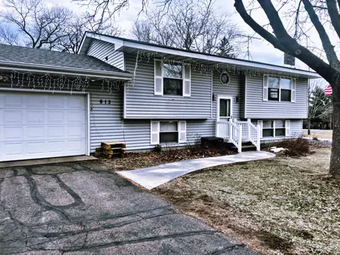 913 Maple Dr, Osceola, WI 54020