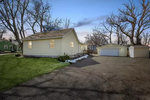 5064 Granada Ave N, Oakdale, MN 55128