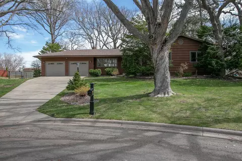 7140 Coachwood Cir, Woodbury, MN 55125