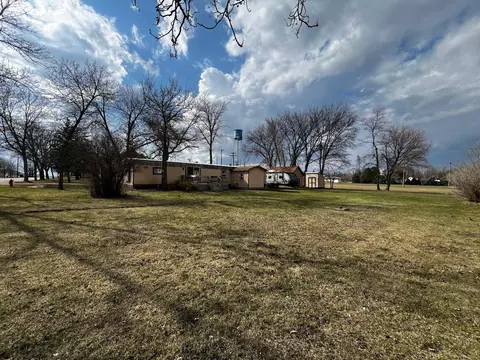 Exterior - 202 E St Olaf Ave, Belview, MN 56214 photo 8 of 14